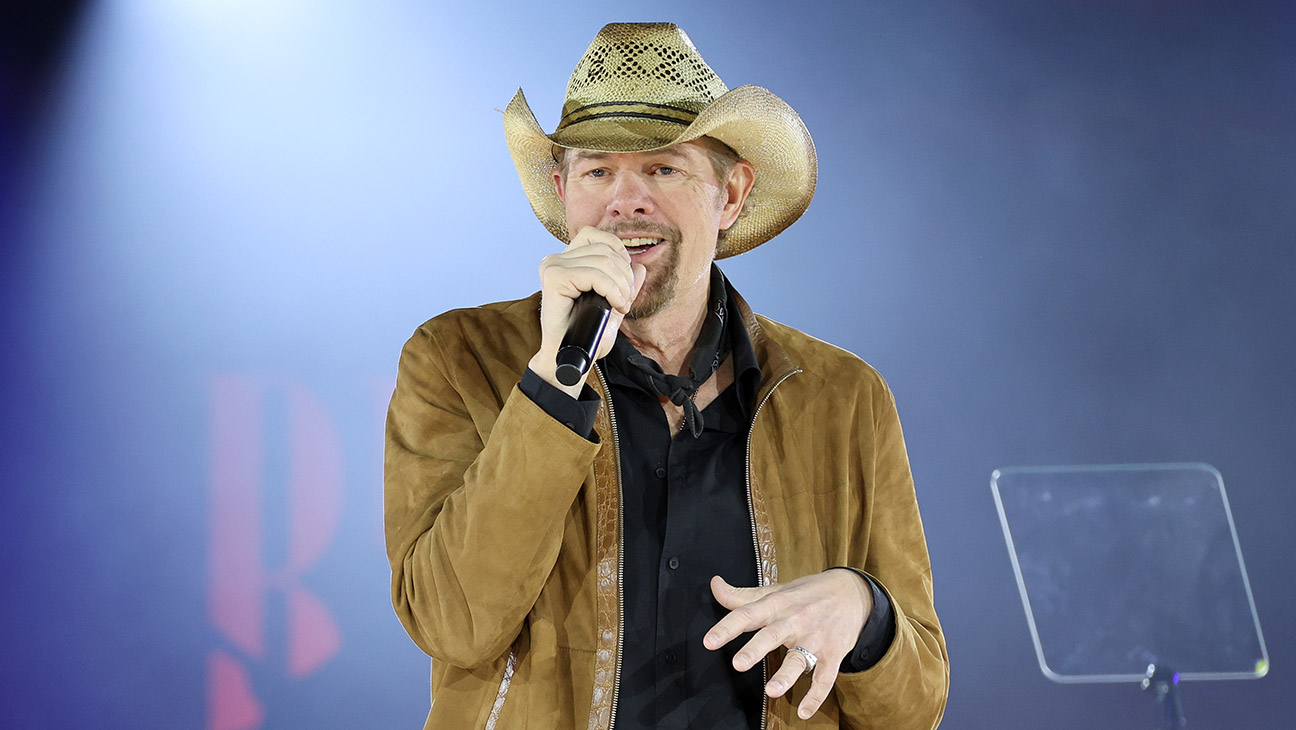 Toby Keith performs onstage for the BMI Icon Award during the 2022 BMI Country Awards at BMI on November 08, 2022 in Nashville, Tennessee.